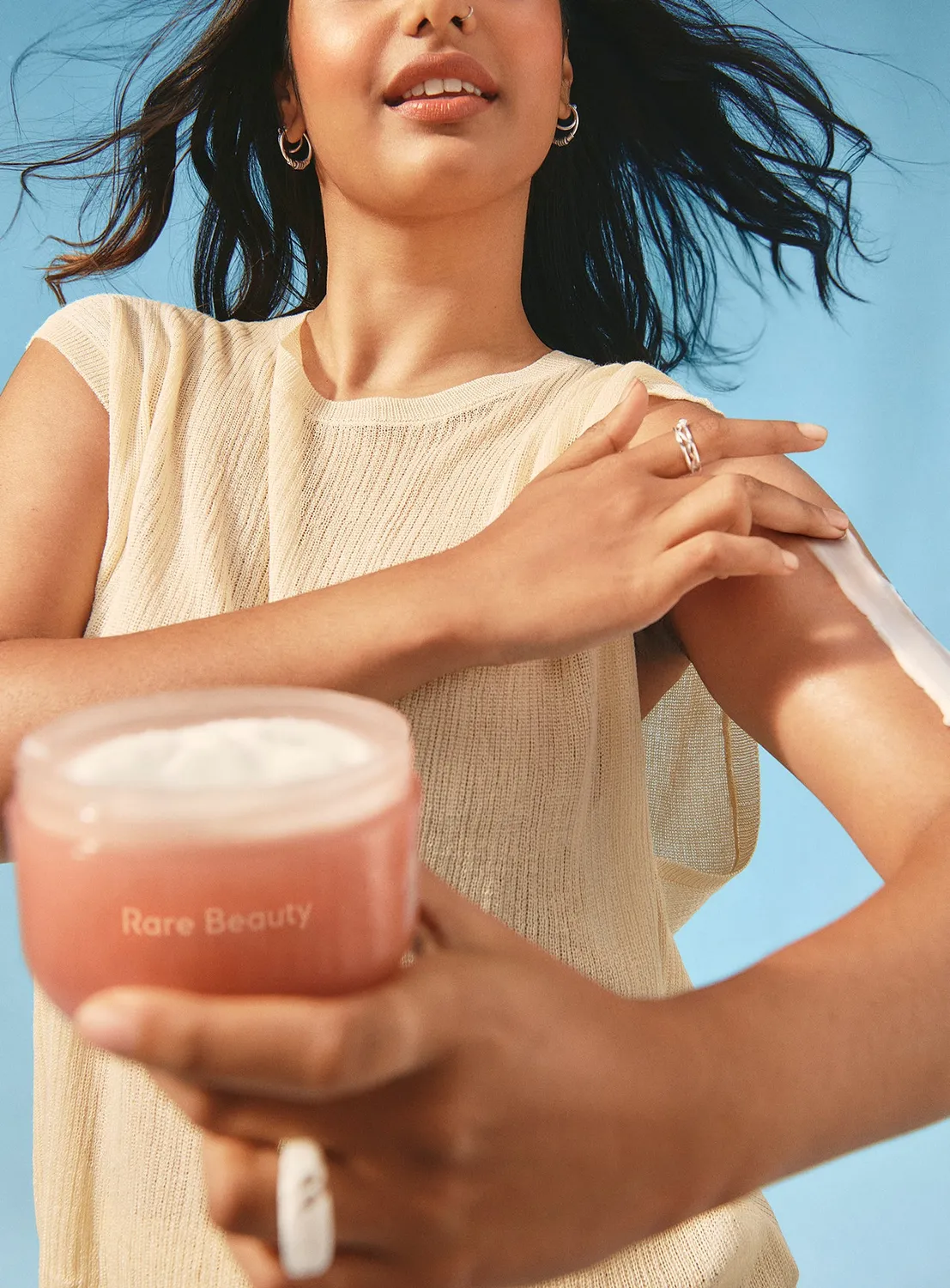 Rare Beauty Find Comfort Bouncy Body Cream crème pêche