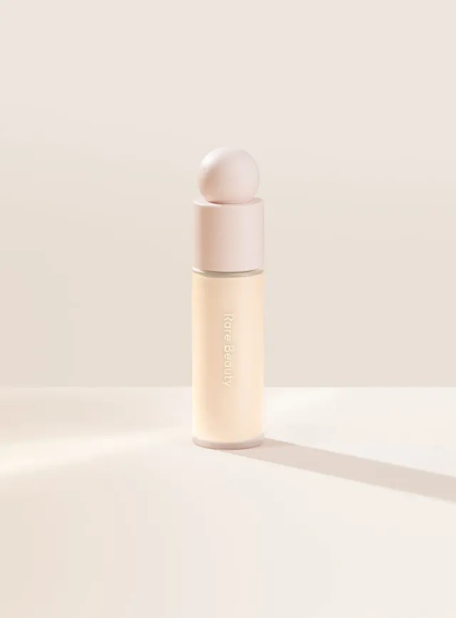 Rare Beauty Liquid Touch fond de teint fluide couvrance moyenne