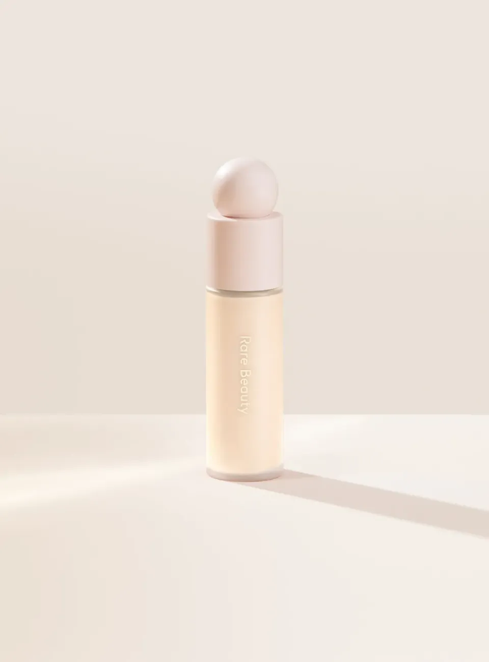 Rare Beauty Liquid Touch fond de teint fluide couvrance moyenne