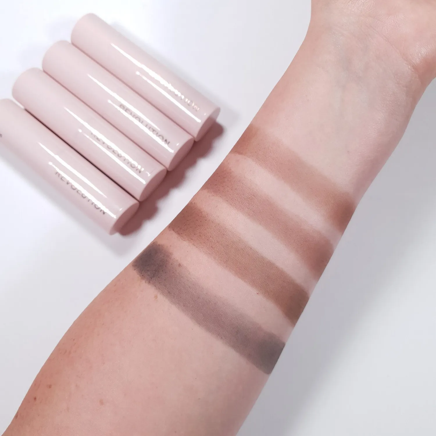Revolution Stamp Go Brow Ash Brown poudre sourcils