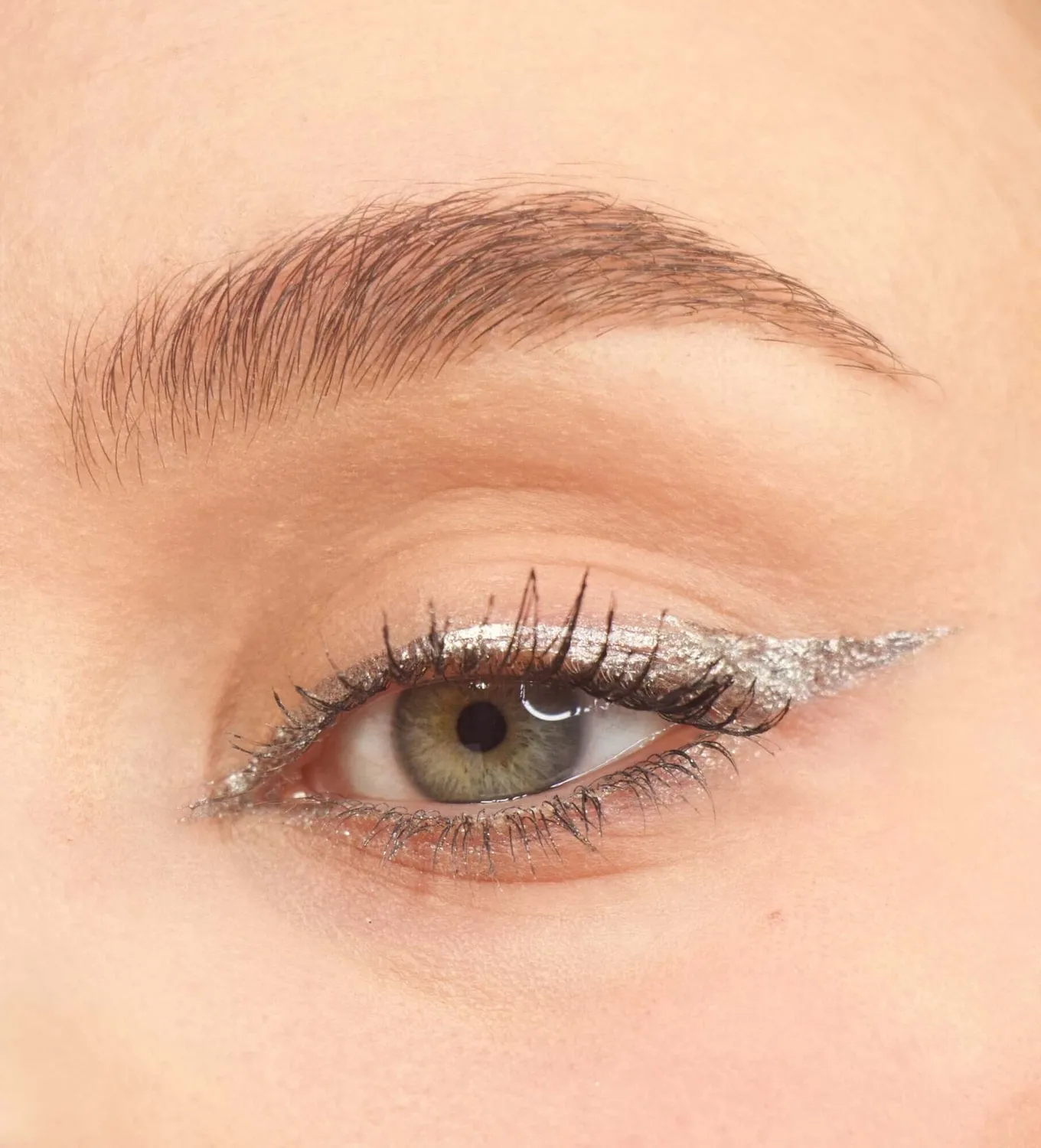 Revolution Super Flick eyeliner liquide Noir intense