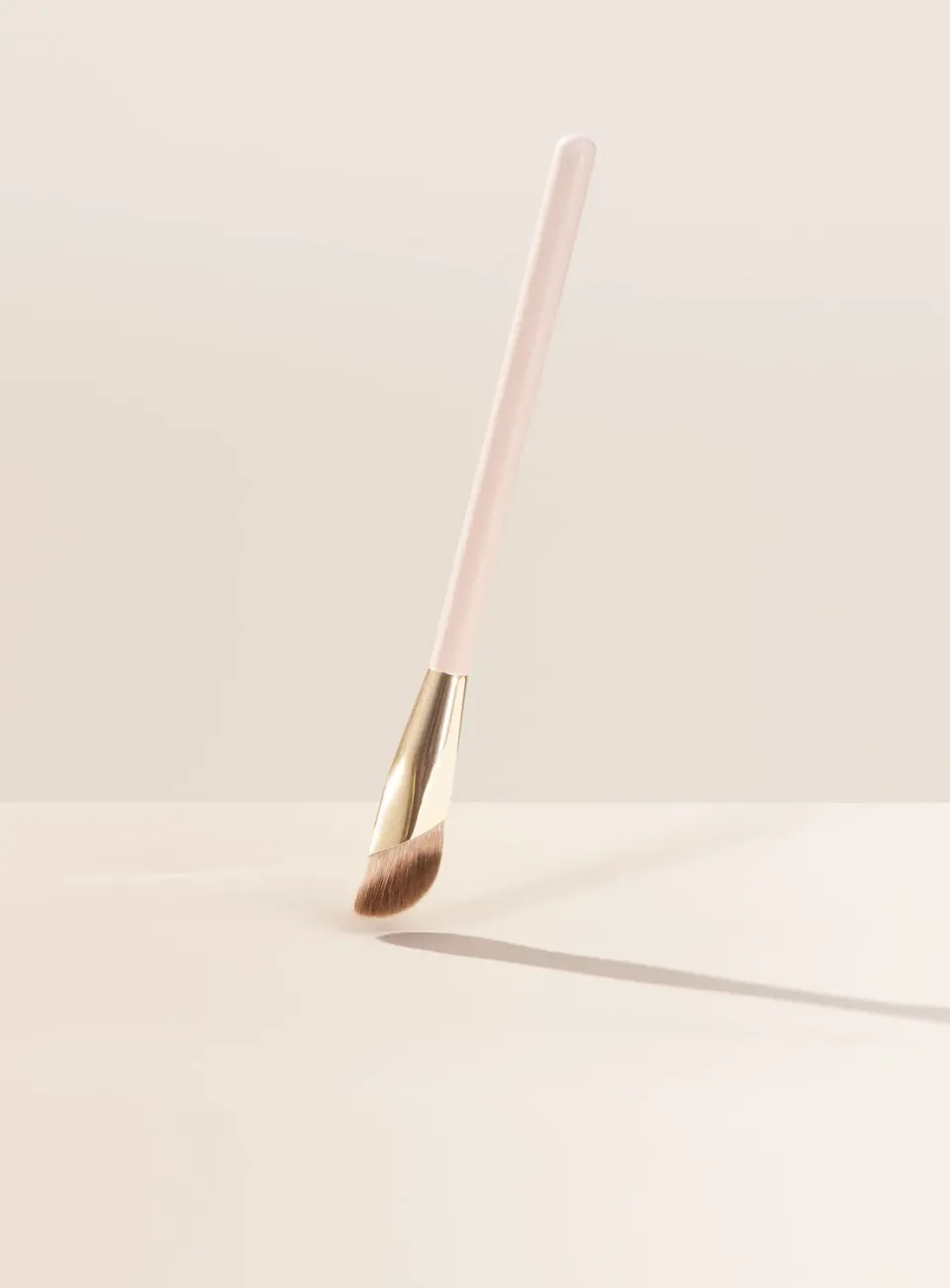 Rare Beauty Liquid Touch pinceau correcteur pointe précise