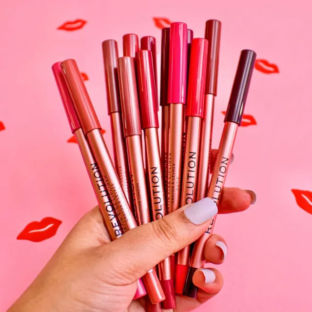 Revolution Satin Kiss crayon lèvres Cupcake rose