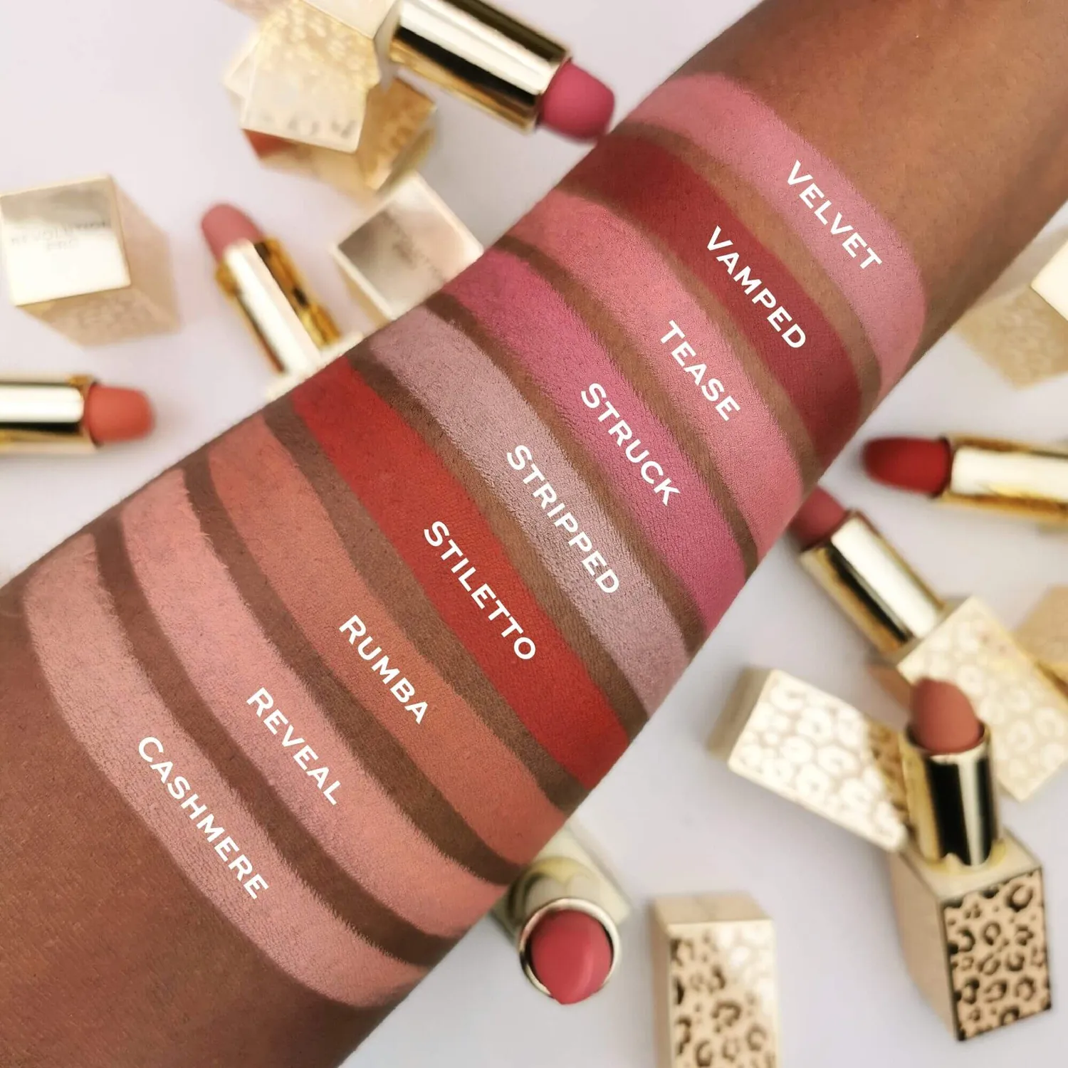 Revolution Pro New Neutral rouge à lèvres satin mat Velvet