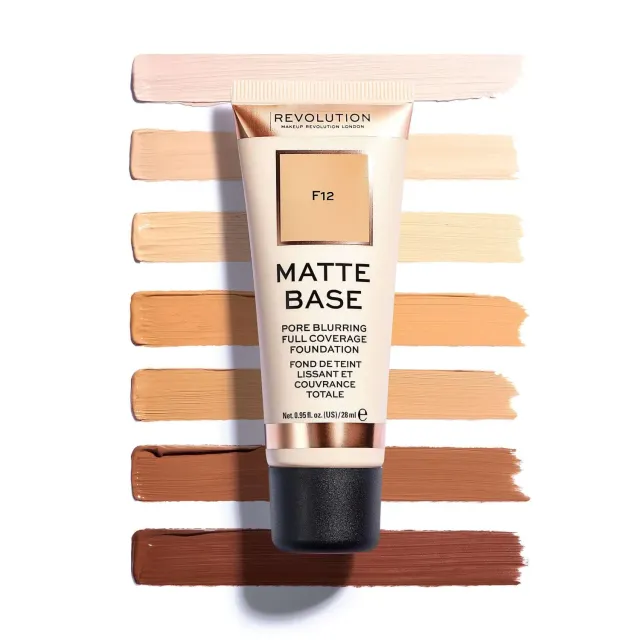 Revolution Matte Base fond de teint F17 couvrance totale mat