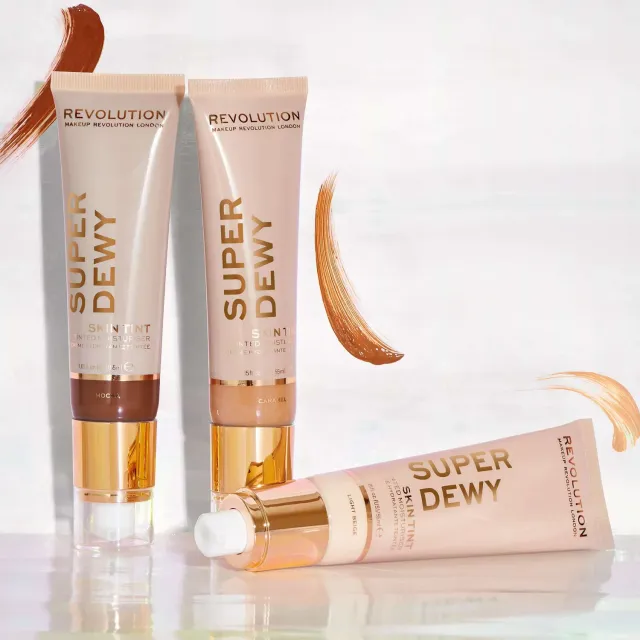 Revolution Superdewy crème teintée hydratante fini dewy