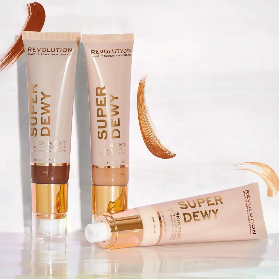 Revolution Superdewy crème teintée hydratante fini dewy