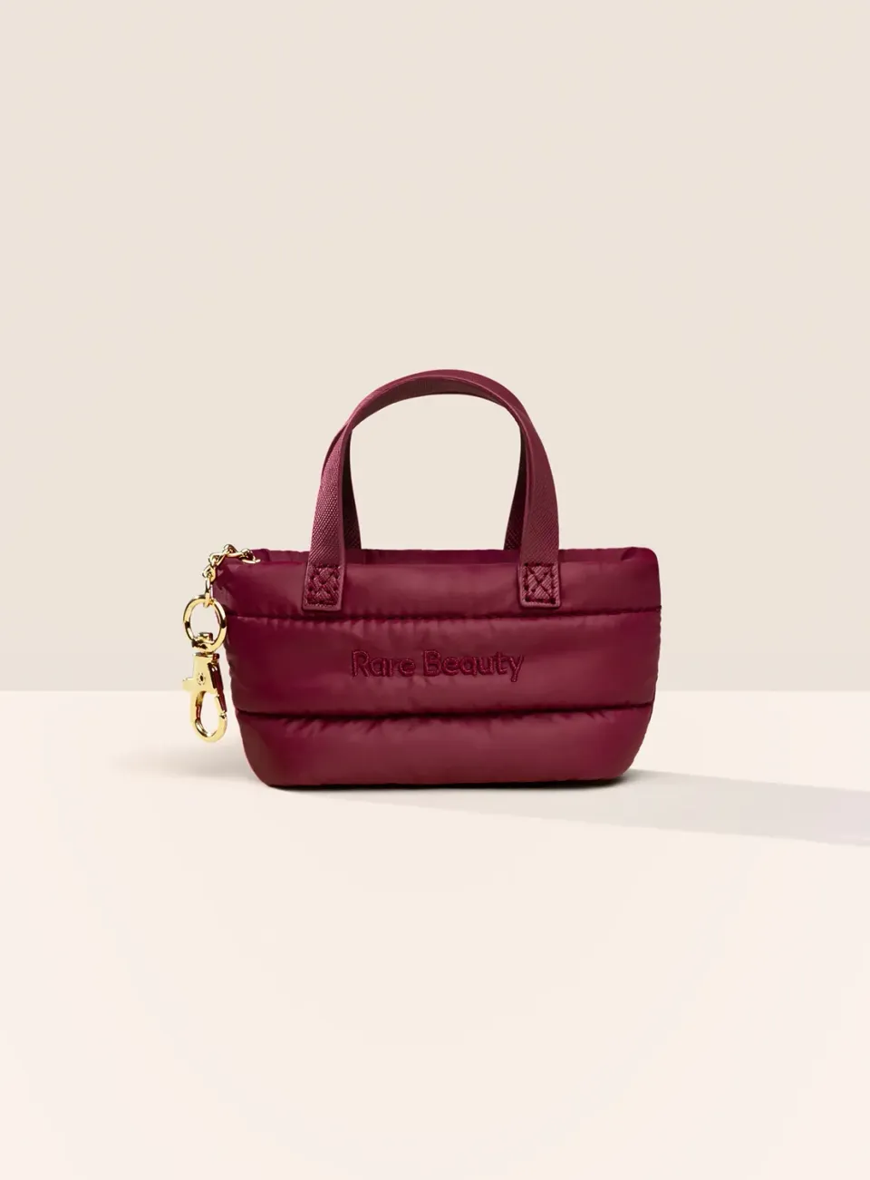 Rare Beauty Puffy Tote Mini porte-clés Merlot matelassé