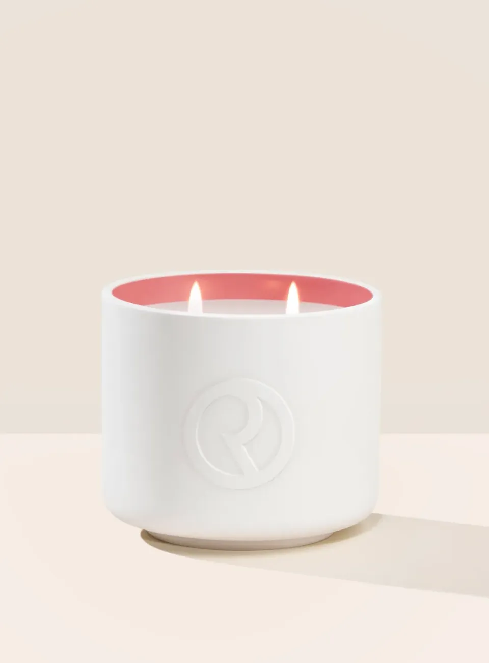 Rare Beauty Awaken Confidence bougie parfumée pêche soja