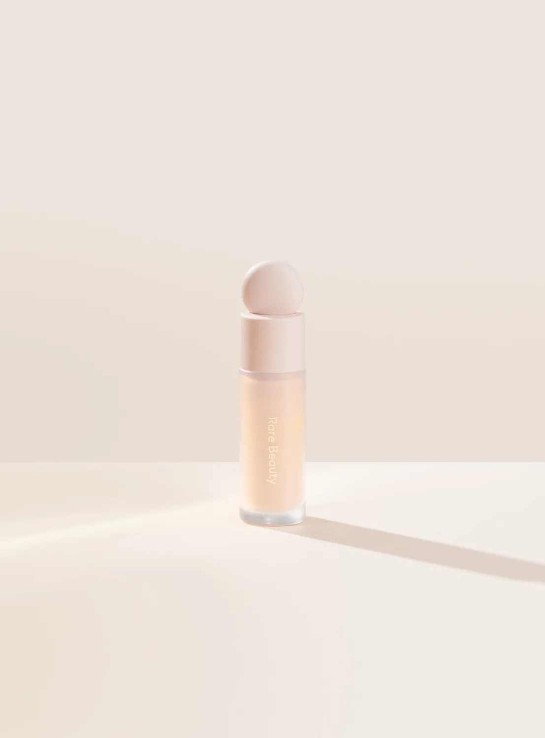 Rare Beauty Liquid Touch Brightening Concealer anticernes éclat