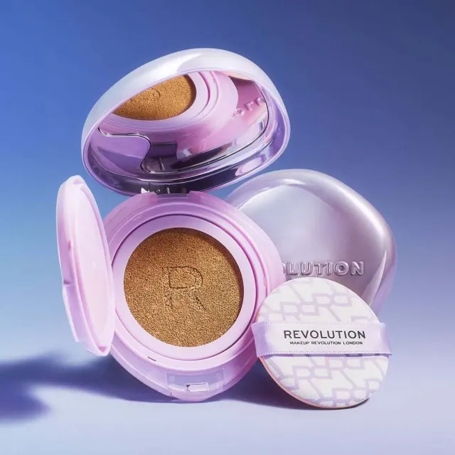 Revolution Superdewy Cushion Fond de Teint Fair Neutral glowy