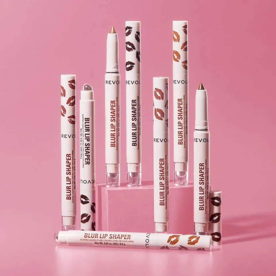 Revolution Blur Lip Shaper crayon lèvres Cocoa Crush flouté