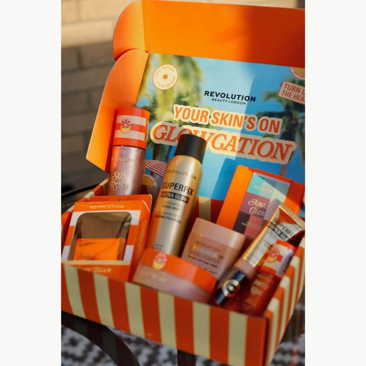 Revolution Club Riviera coffret maquillage Light to Medium 8 pièces