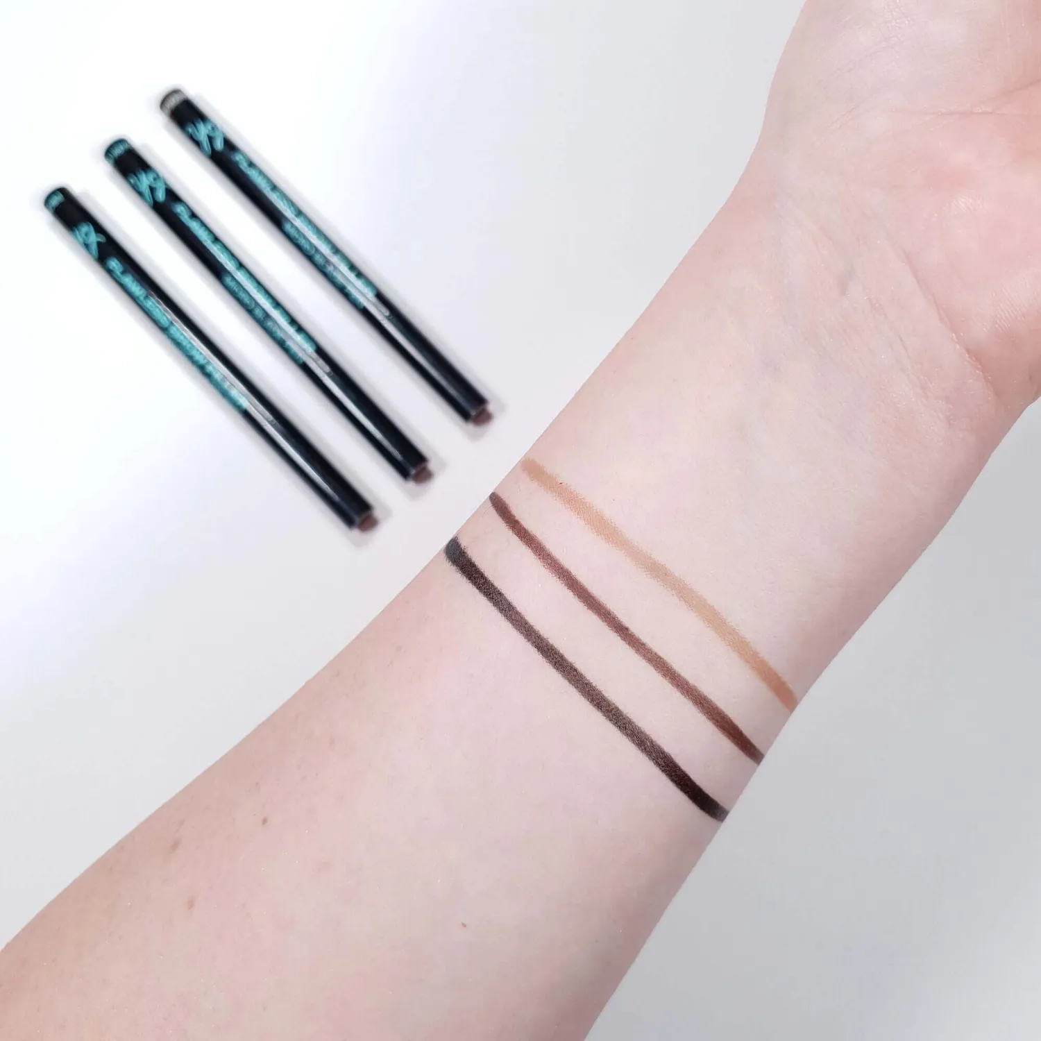 Revolution Flawless Brow Filler feutre sourcils pointe micro