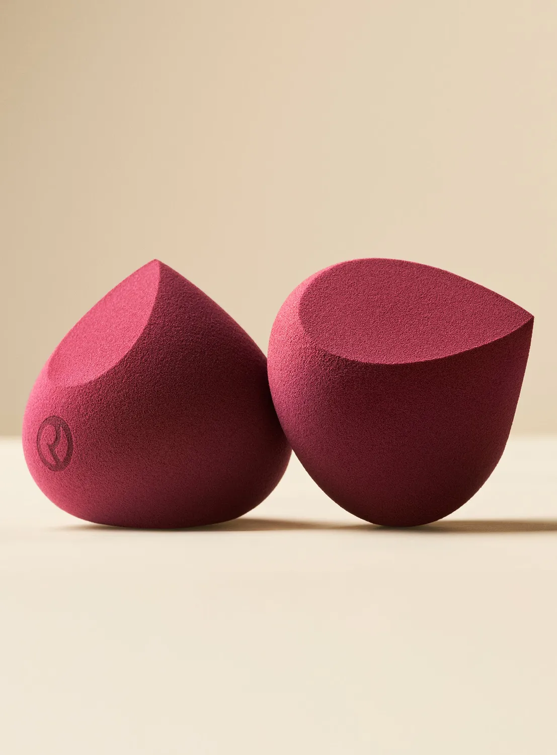 Rare Beauty Soft Touch Makeup Blending Sponge éponge teint
