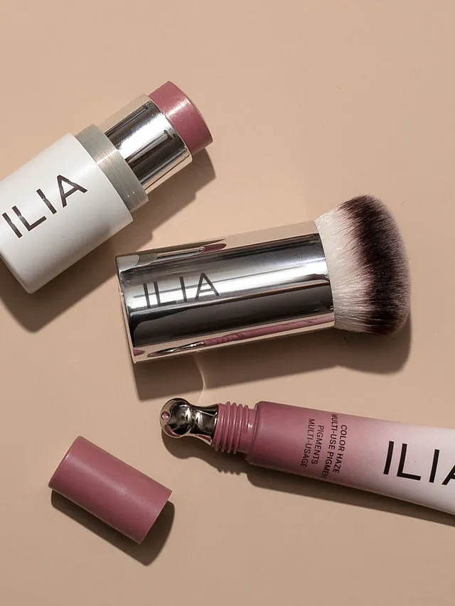 Ilia Perfecting Buff Brush pinceau teint dense