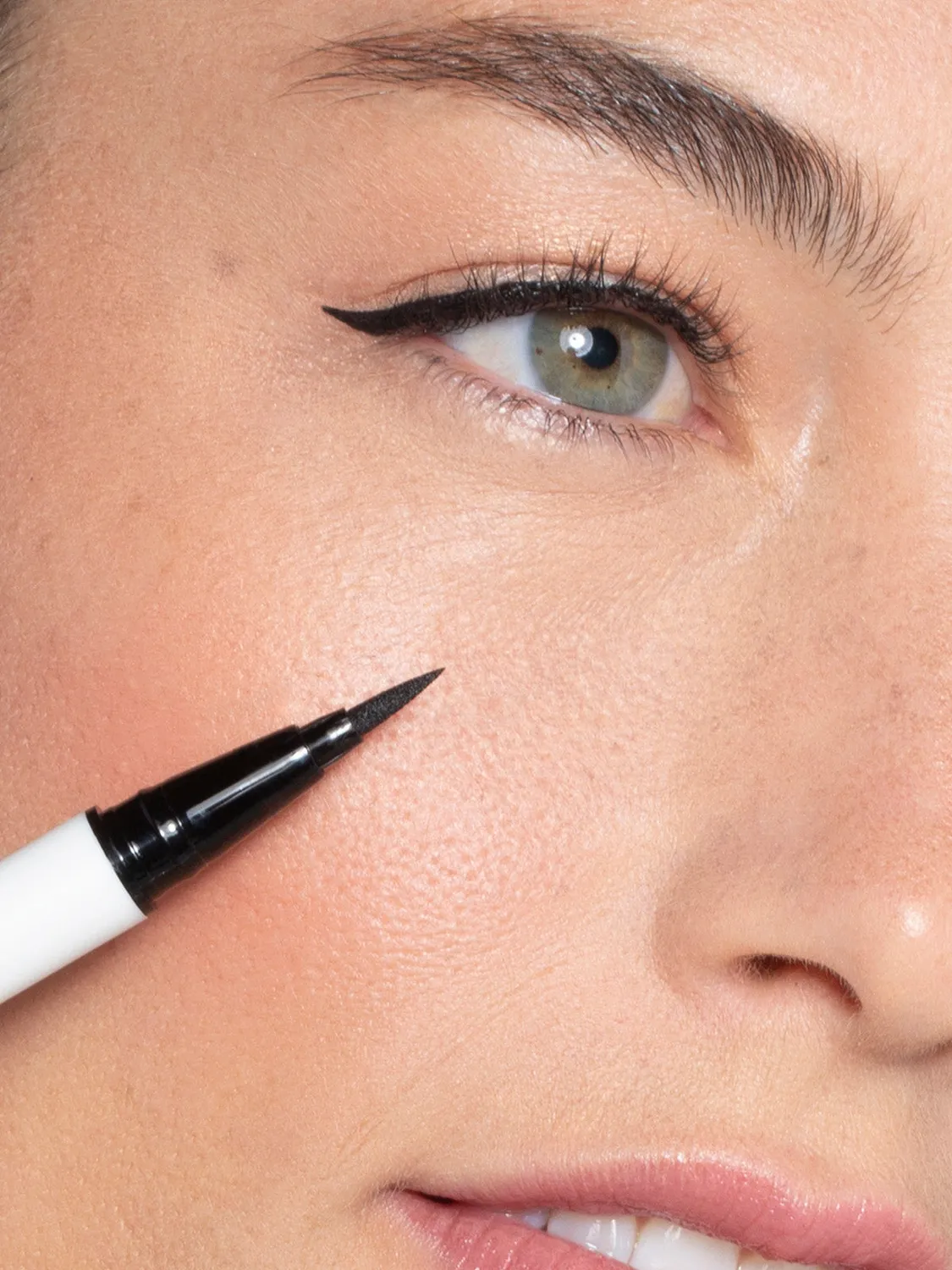 Ilia Clean Line Liquid Liner eyeliner Midnight Express 0,55 ml