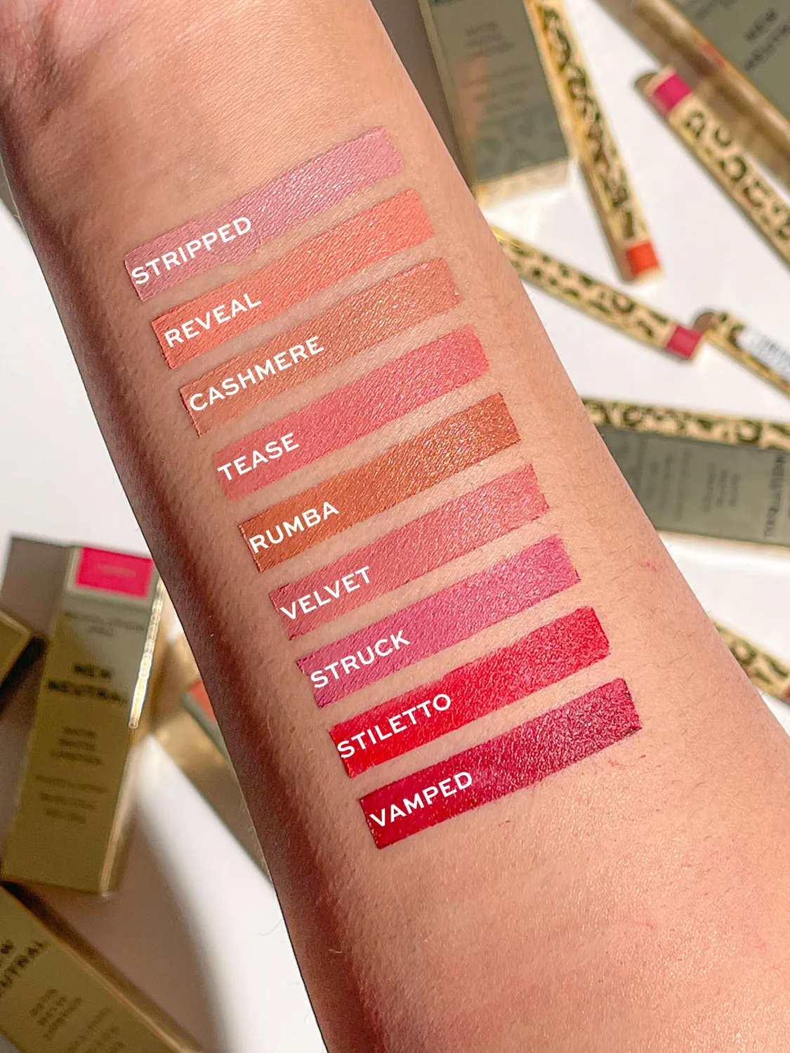 Revolution Pro New Neutral rouge à lèvres satin mat Velvet