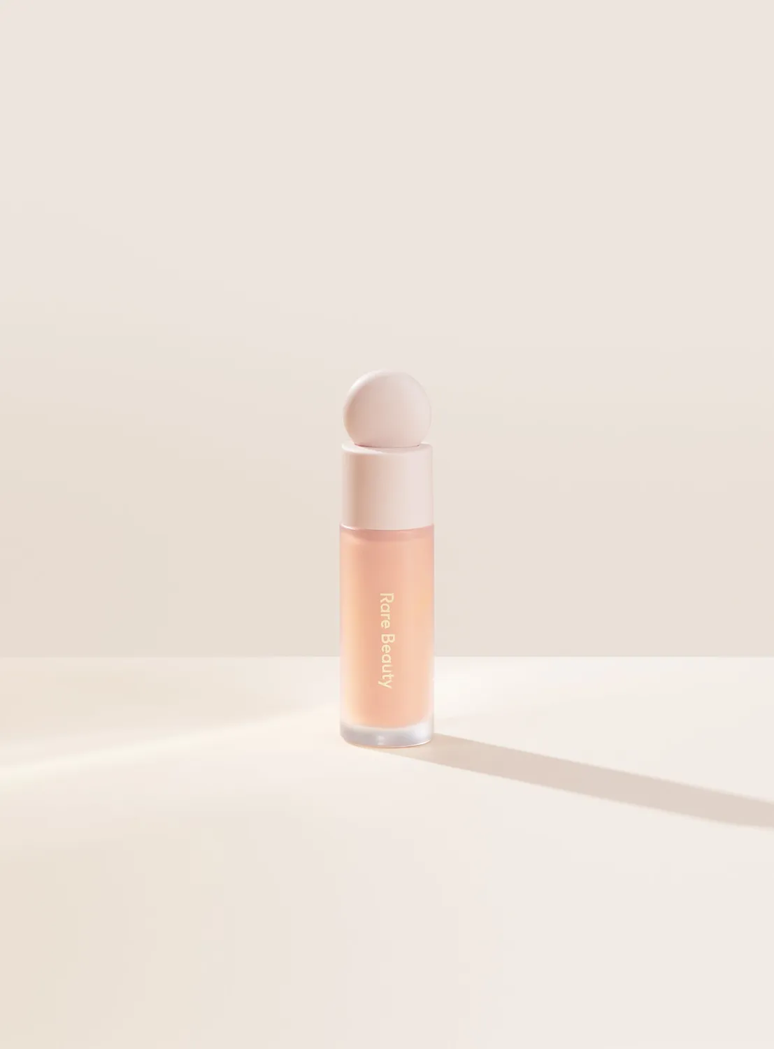 Rare Beauty Liquid Touch Brightening Concealer anticernes éclat