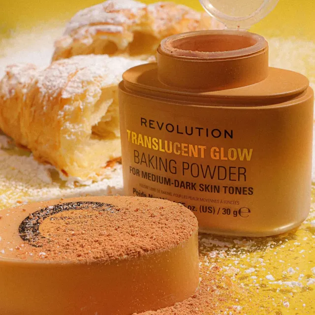 Revolution Translucent Glow Loose Baking Powder poudre Fair to Light éclat