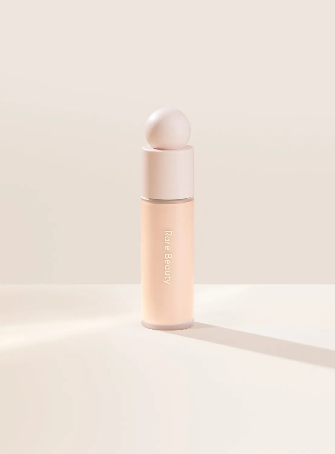 Rare Beauty Liquid Touch fond de teint fluide couvrance moyenne