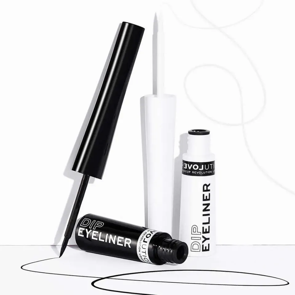 Revolution Relove Dip eyeliner noir tenue longue