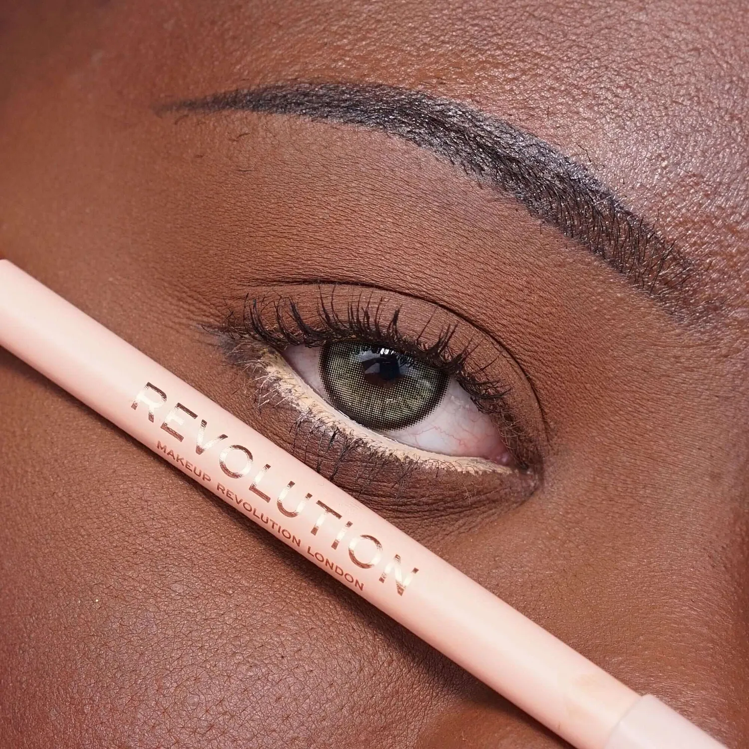 Revolution Streamline Waterline crayon yeux