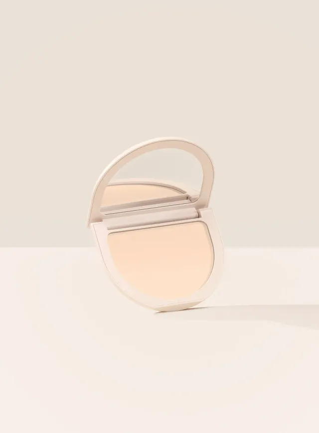 Rare Beauty True to Myself Tinted Pressed poudre matifiante naturelle