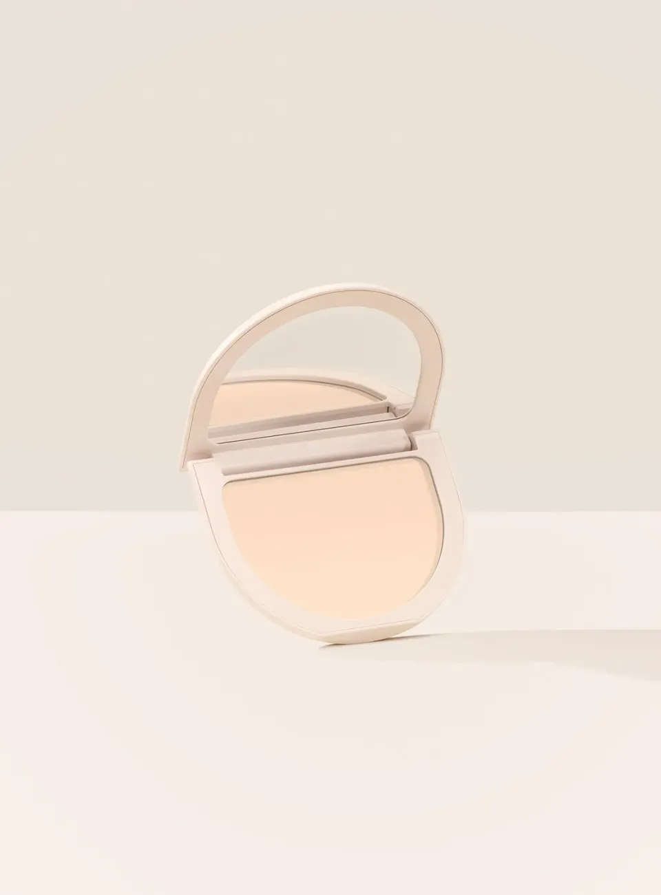 Rare Beauty True to Myself Tinted Pressed poudre matifiante naturelle