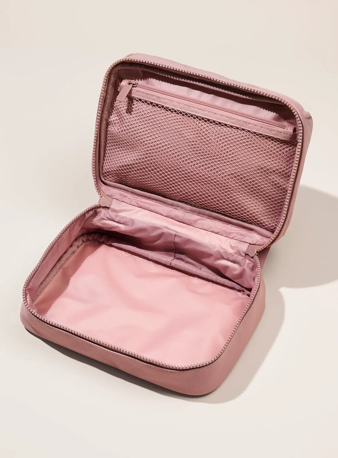 Rare Beauty Puffy Toiletry Bag trousse maquillage Mauve matelassée