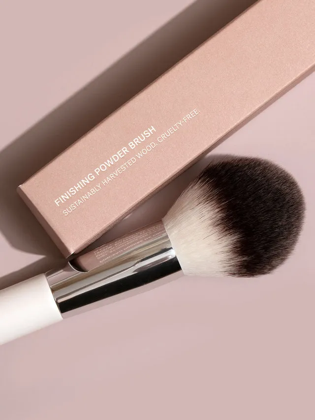 Ilia Finishing Powder Brush pinceau poudre poils vegan