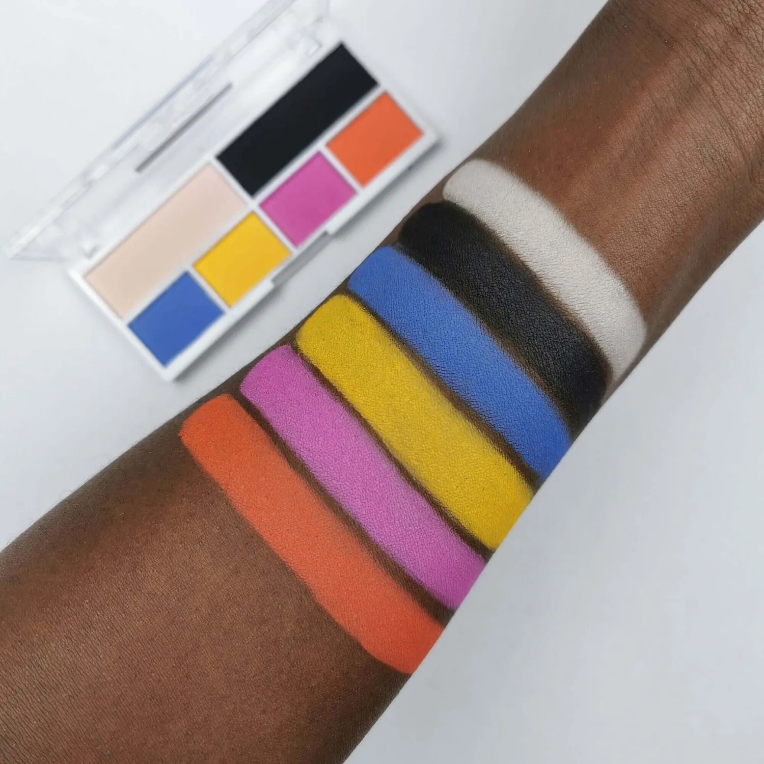 Revolution Relove Colour Play Dreamer palette fard mat