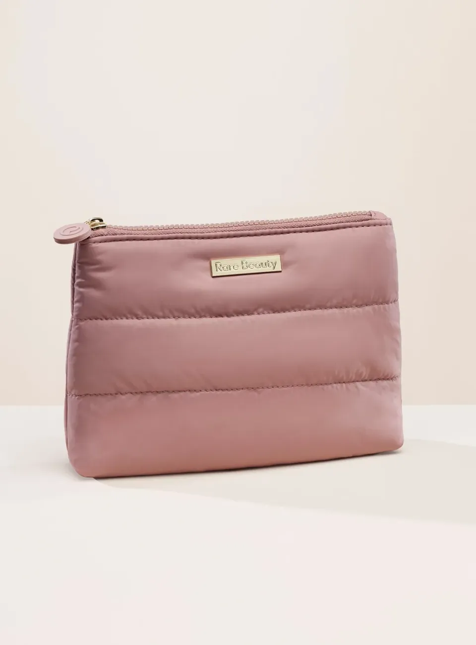 Rare Beauty Puffy trousse maquillage matelassée mauve