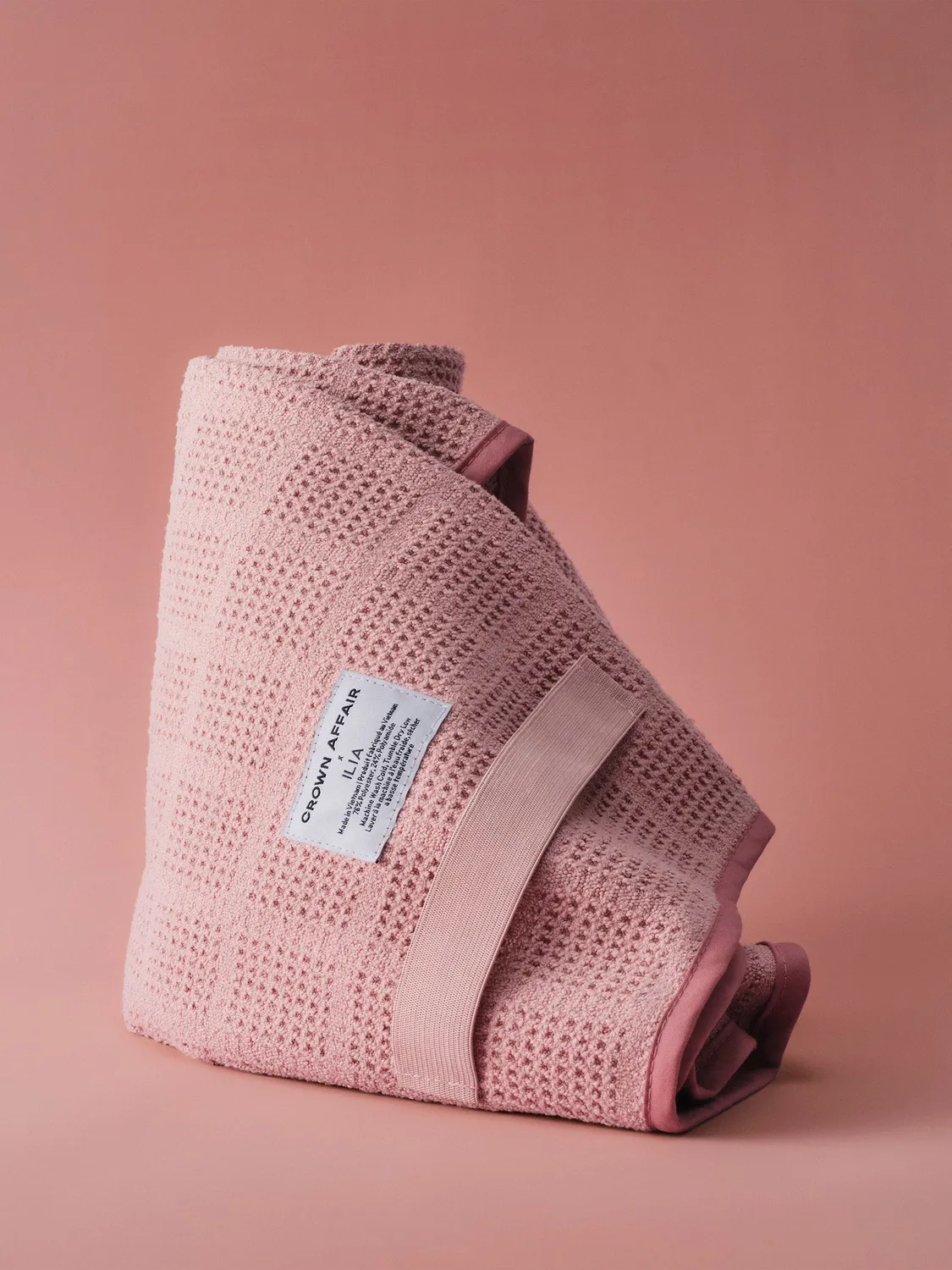 Ilia x Crown Affair The Pink Towel serviette cheveux rose