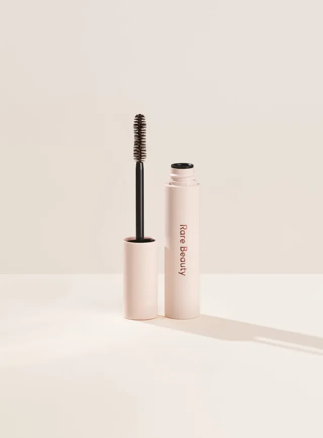 Rare Beauty Perfect Strokes Universal mascara marron volume