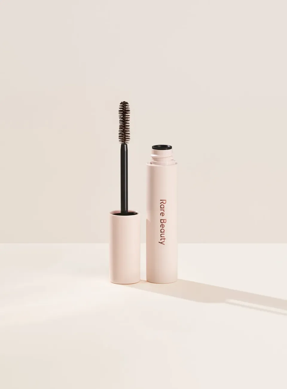 Rare Beauty Perfect Strokes Universal mascara marron volume