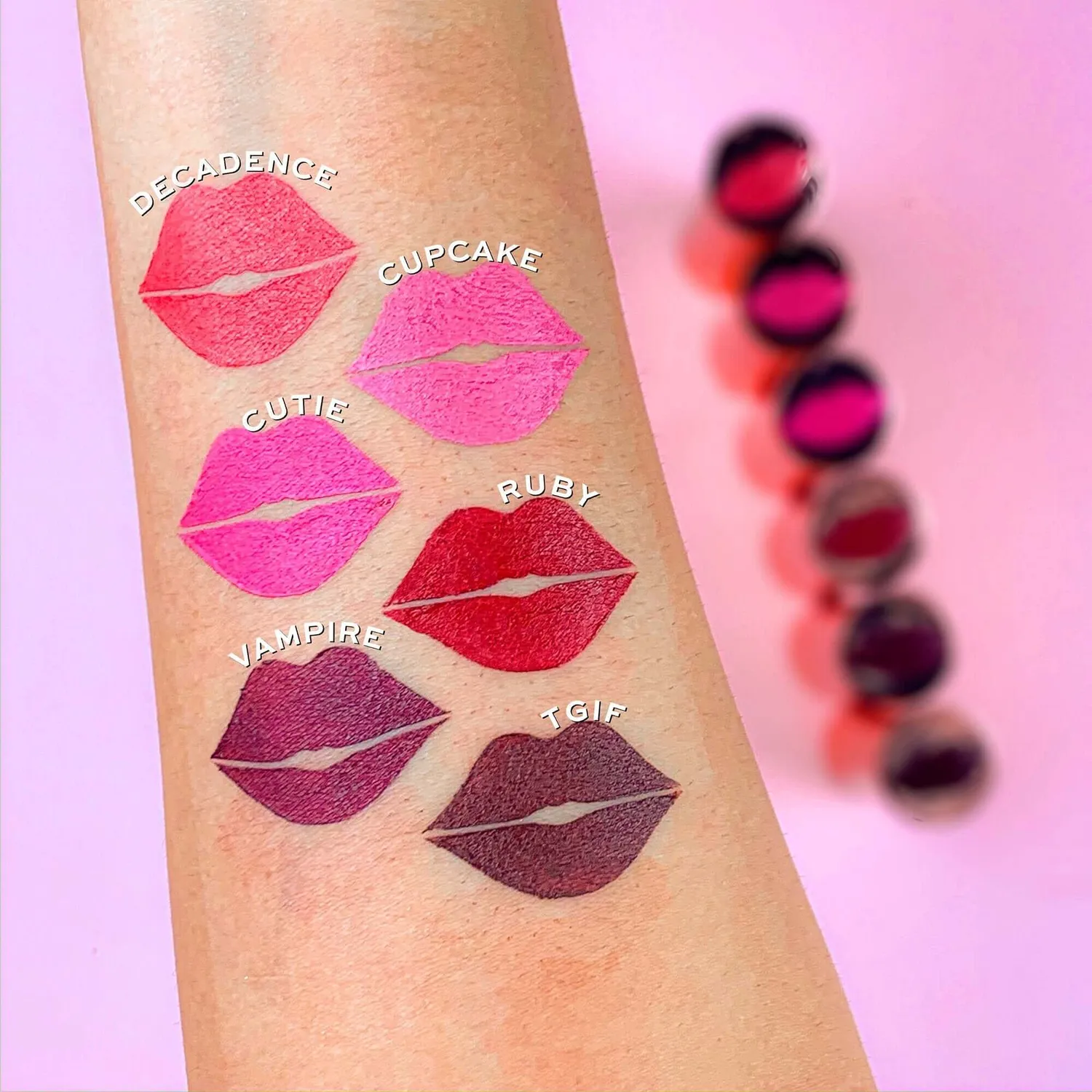 Revolution Satin Kiss rouge à lèvres satiné tenue longue
