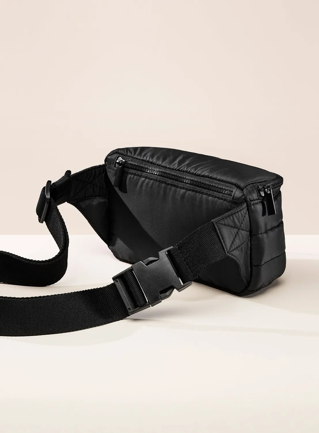 Rare Beauty Puffy Belt Bag banane matelassée noire spacieuse