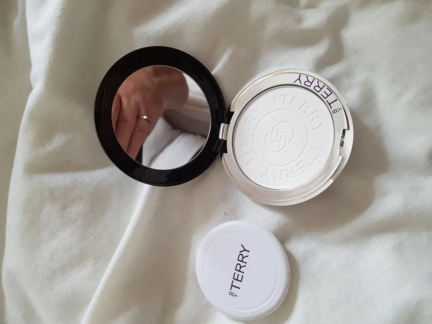 By Terry Hyaluronic Pressed Hydra-Powder poudre translucide matifiante