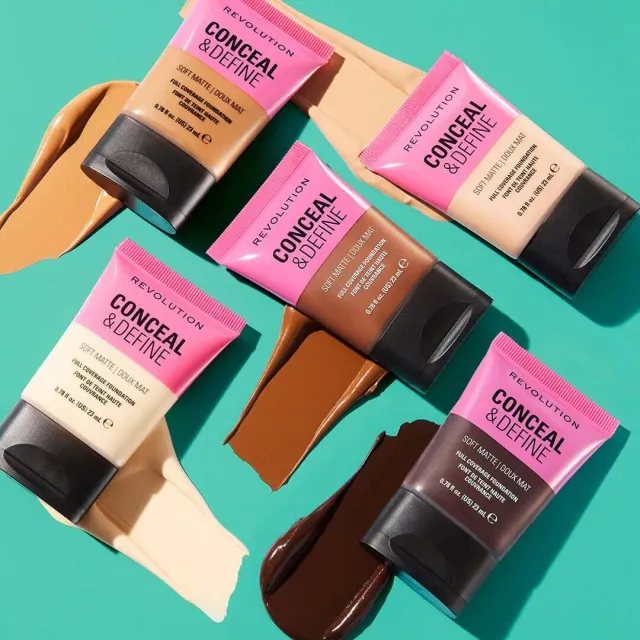 Revolution Conceal & Define Soft Matte fond de teint couvrance mat