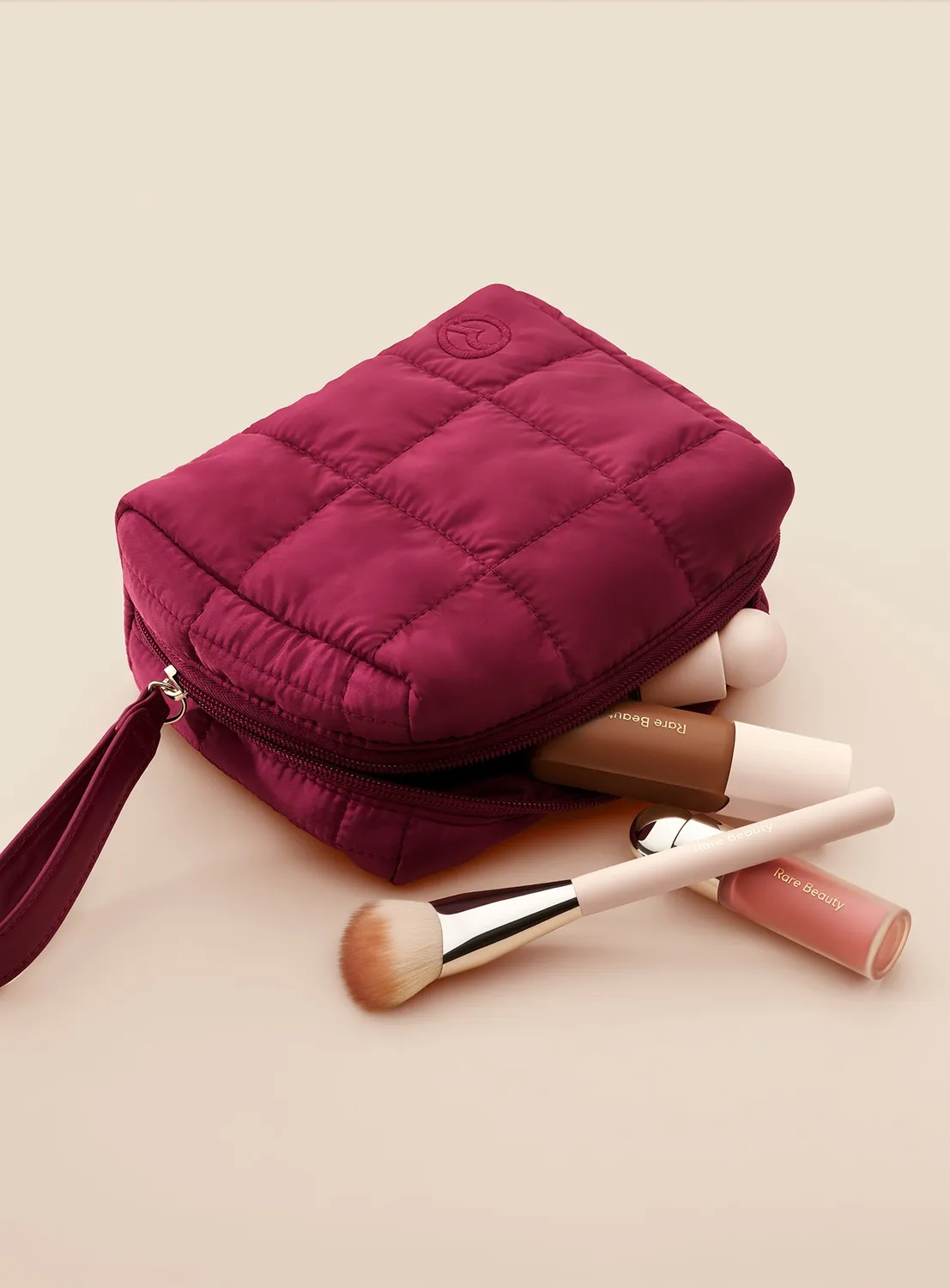 Rare Beauty Puffy Essentials Pouch trousse matelassée