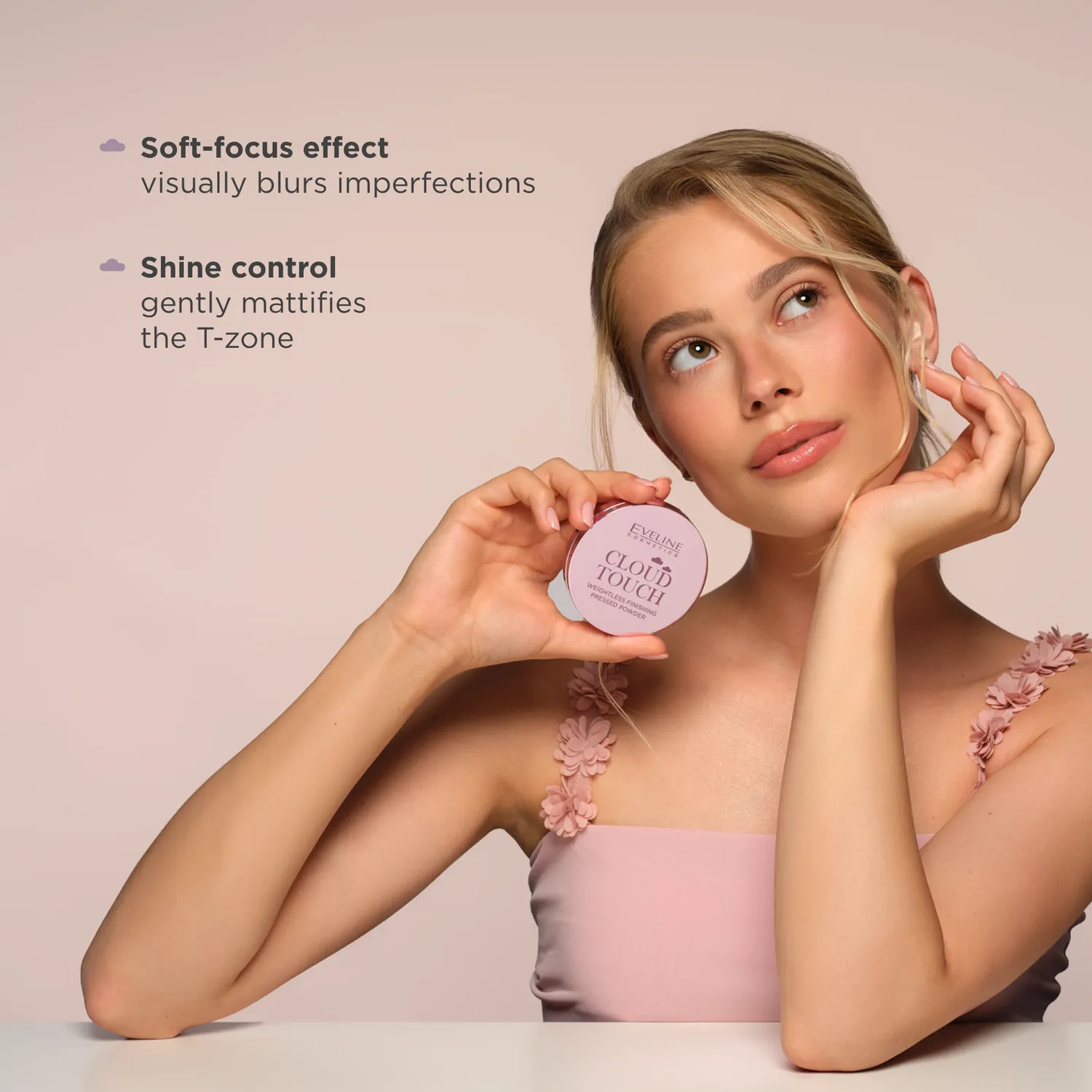 Eveline Cloud Touch poudre pressée finition légère mat