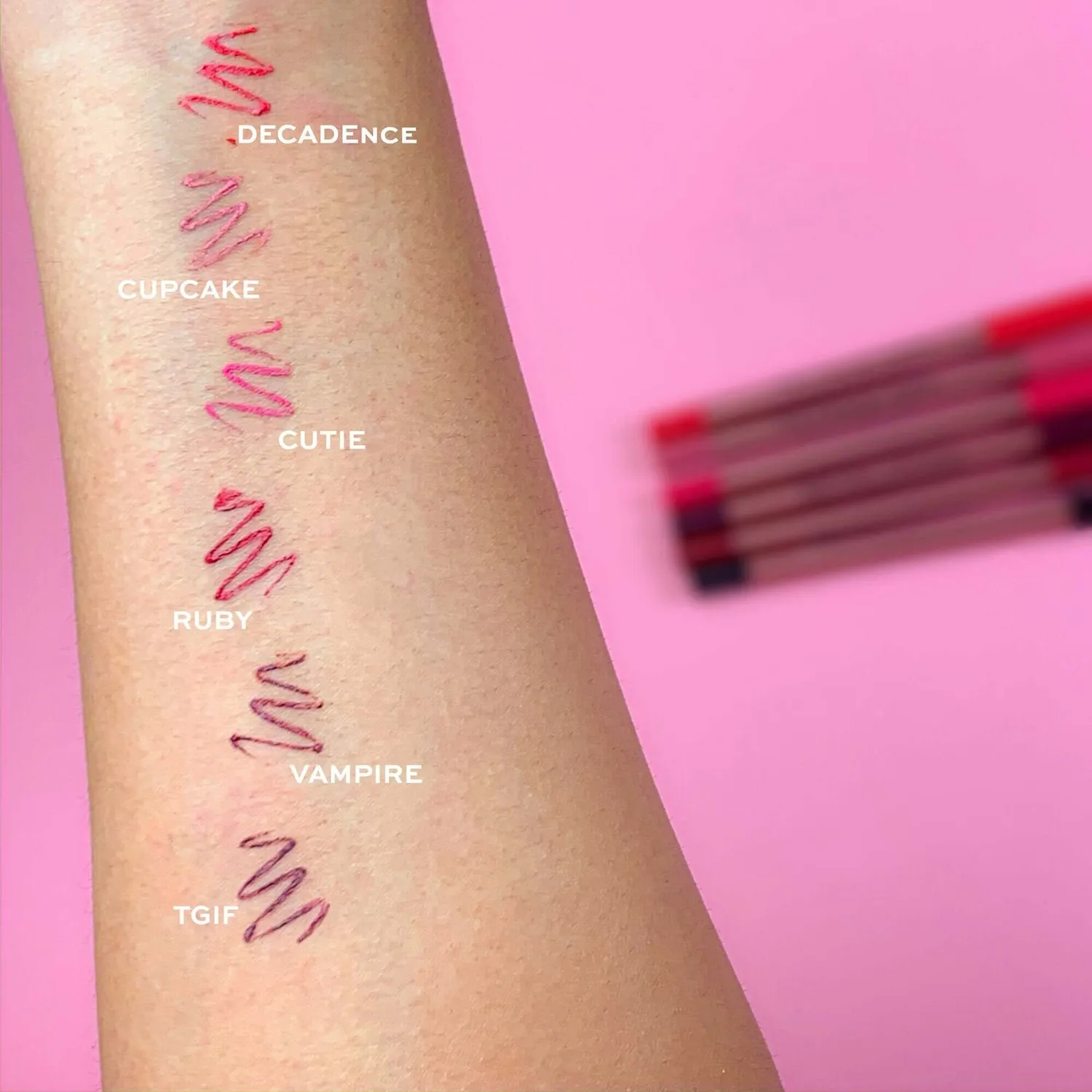 Revolution Satin Kiss crayon lèvres Cupcake rose