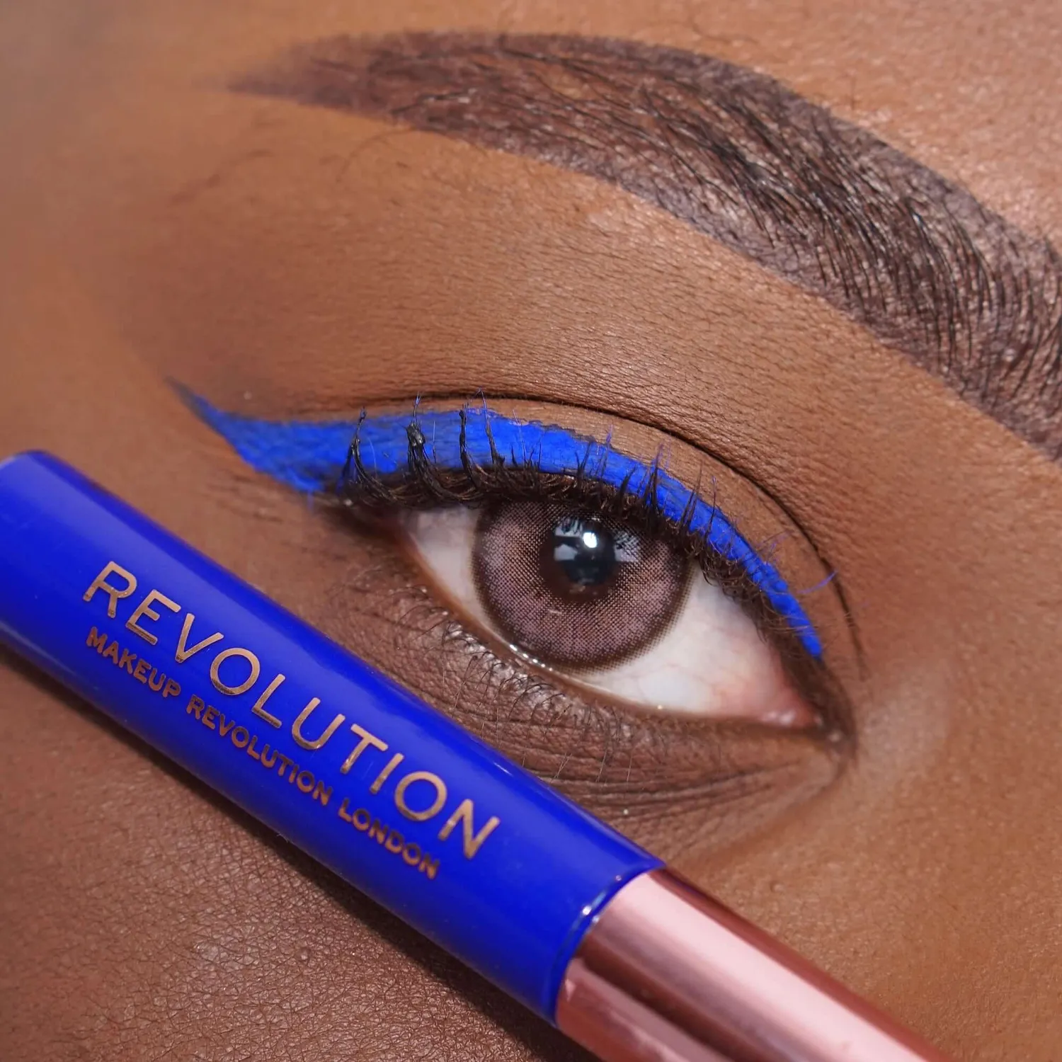 Revolution Super Flick eyeliner liquide Noir intense