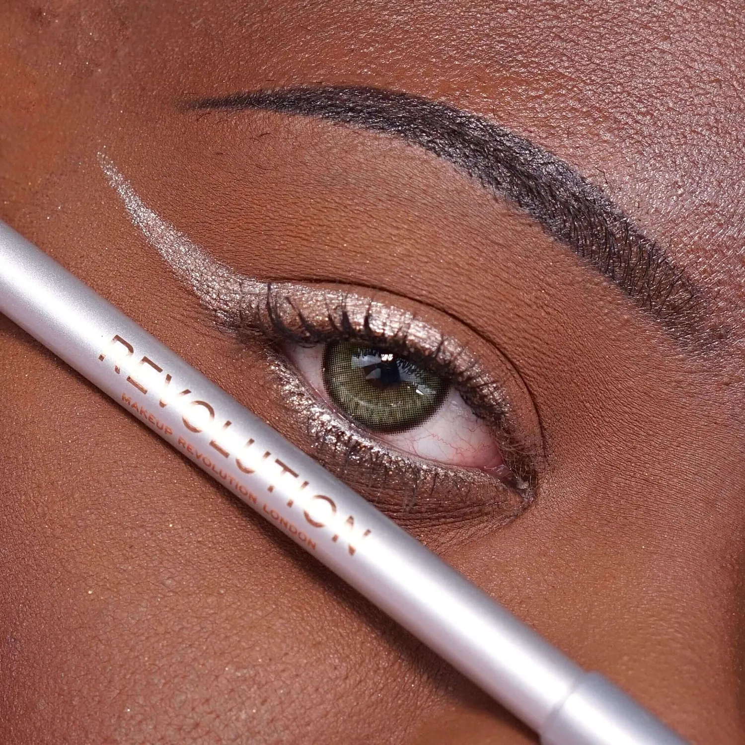 Revolution Streamline Waterline crayon yeux