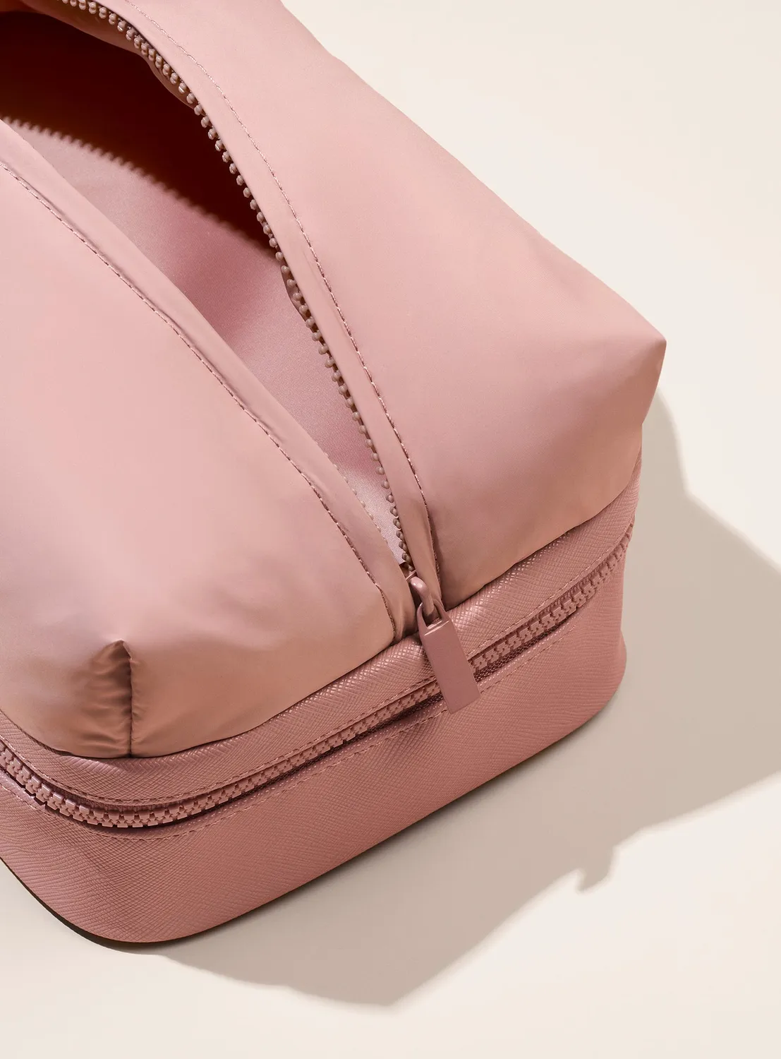 Rare Beauty Puffy Toiletry Bag trousse maquillage Mauve matelassée