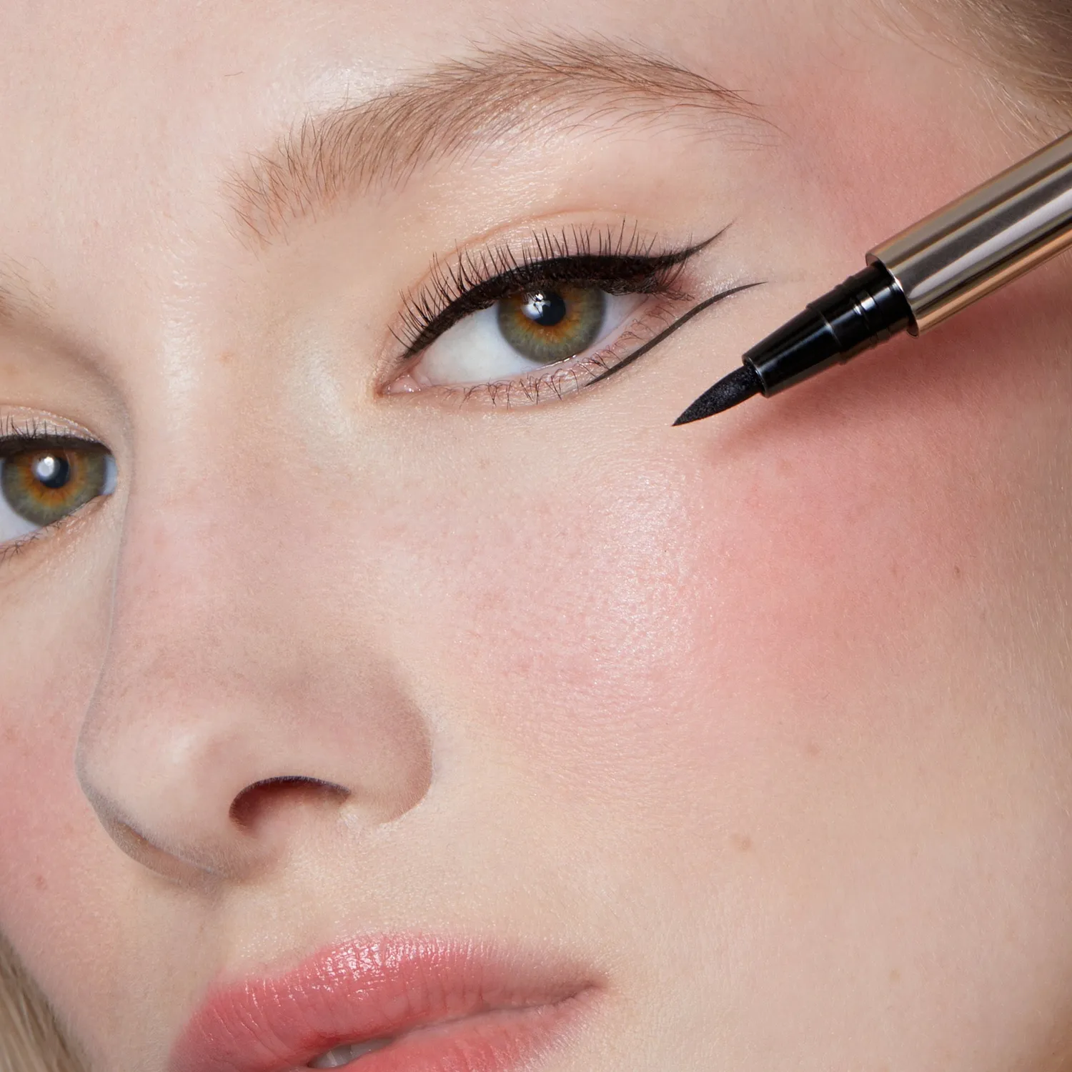 By Terry Ligne Blackstar eyeliner feutre noir waterproof