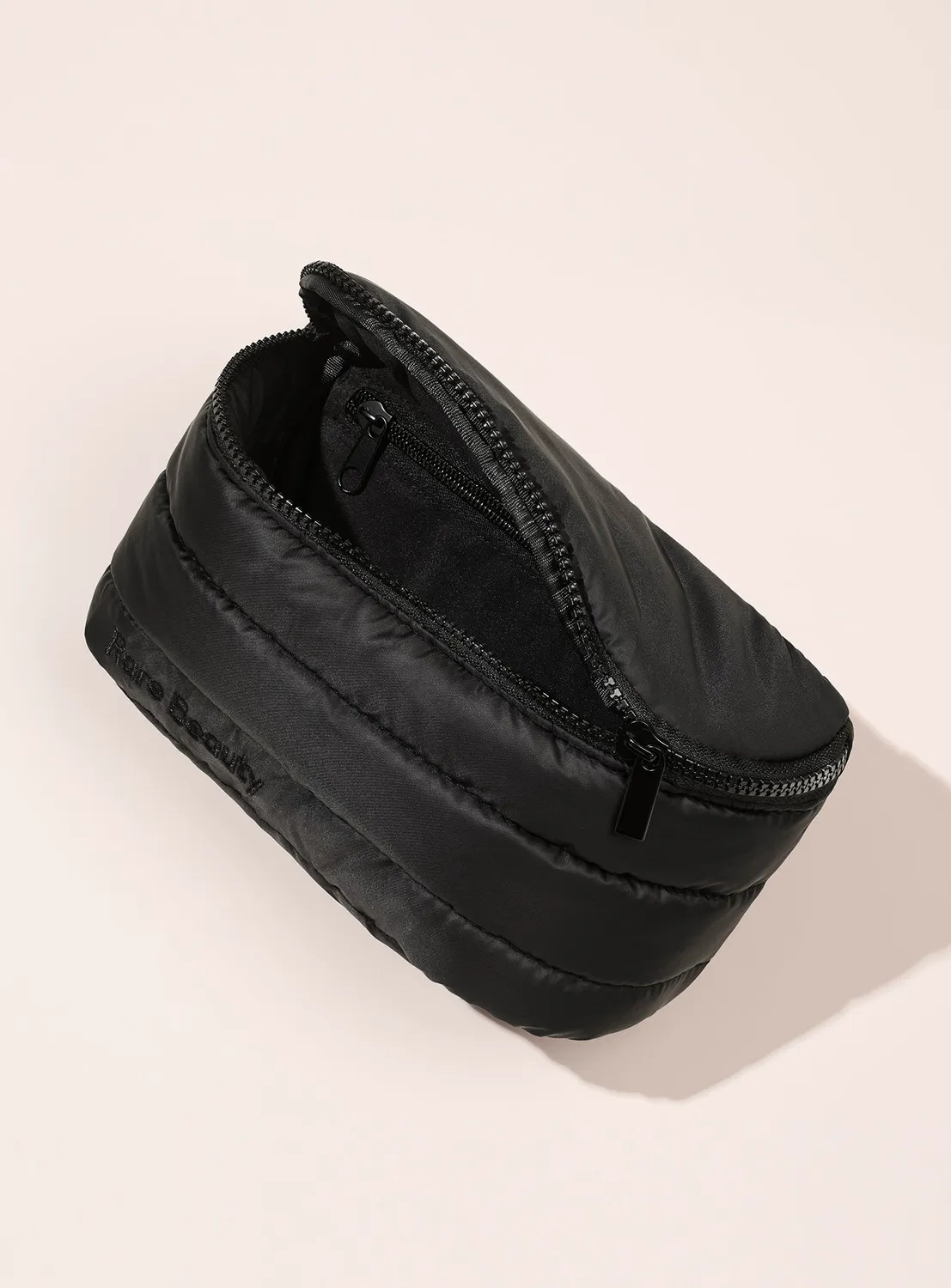 Rare Beauty Puffy Belt Bag banane matelassée noire spacieuse