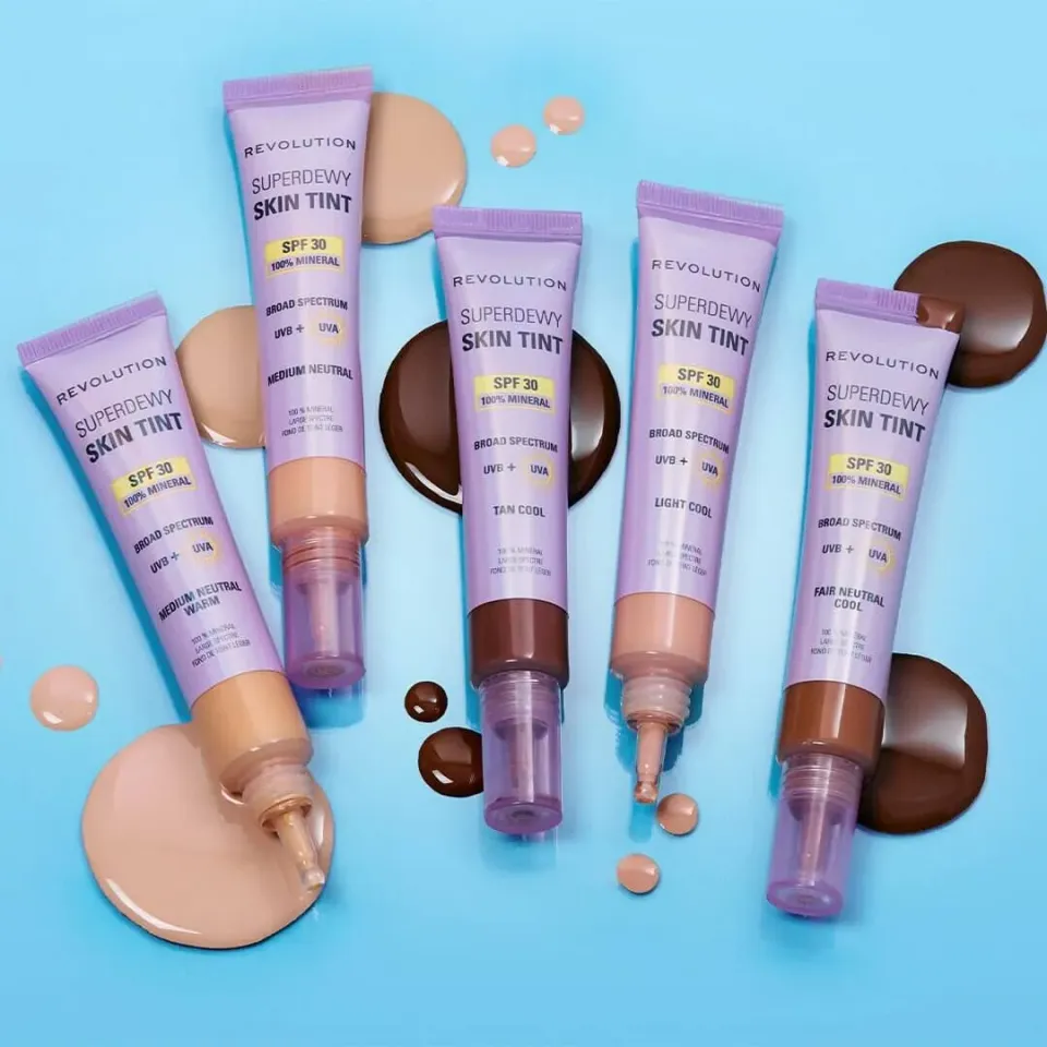 Revolution Superdewy Skin Tint SPF30 teinte glow naturelle