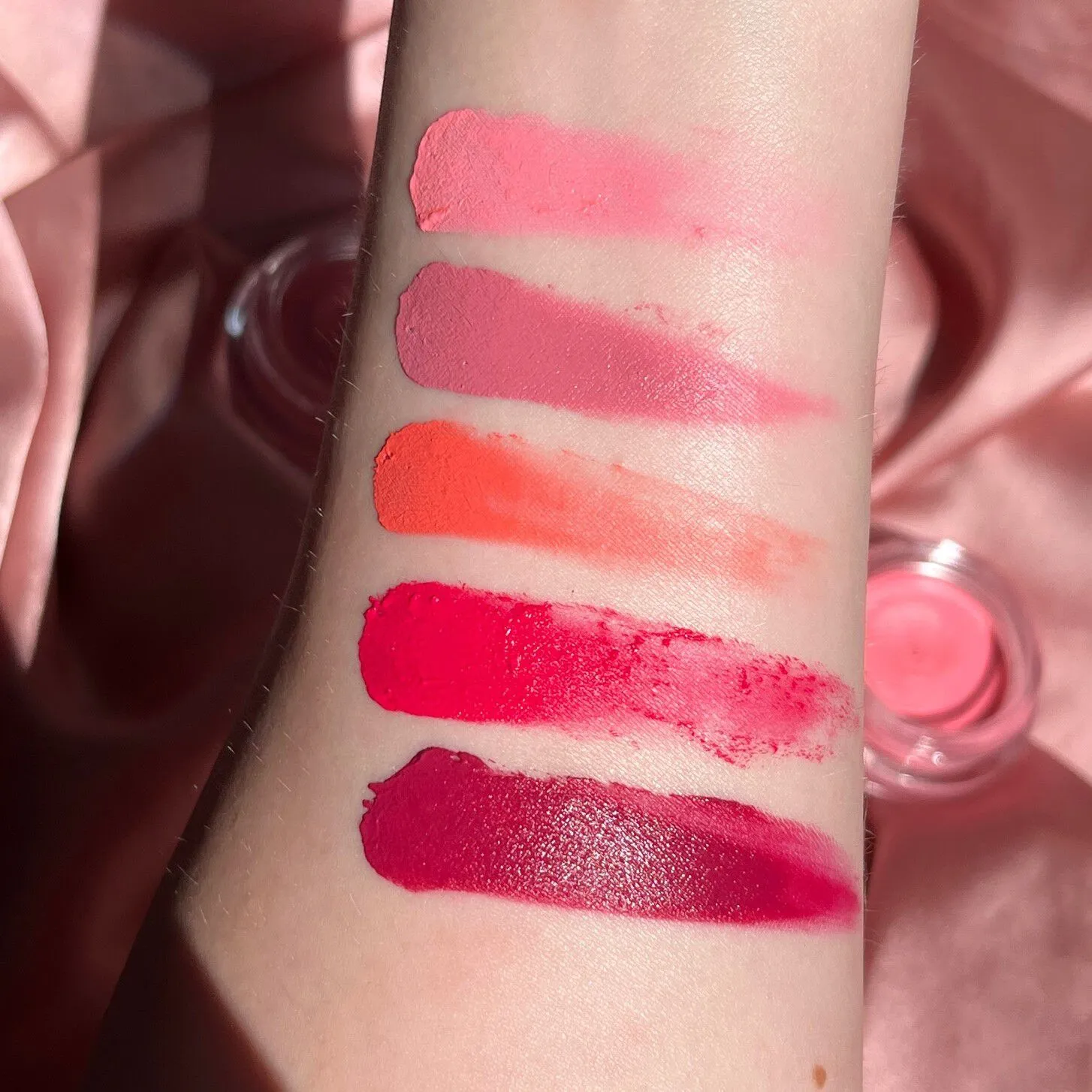 Revolution Mousse Blusher blush Squeeze Me rose clair poudre